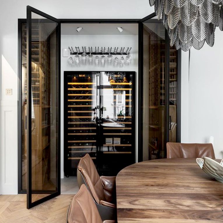 Share your world and your moments around wine.