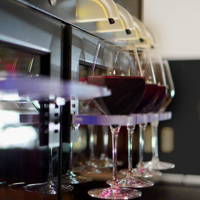 The wine service machine, an essential for establishments with large wine sales volumes.