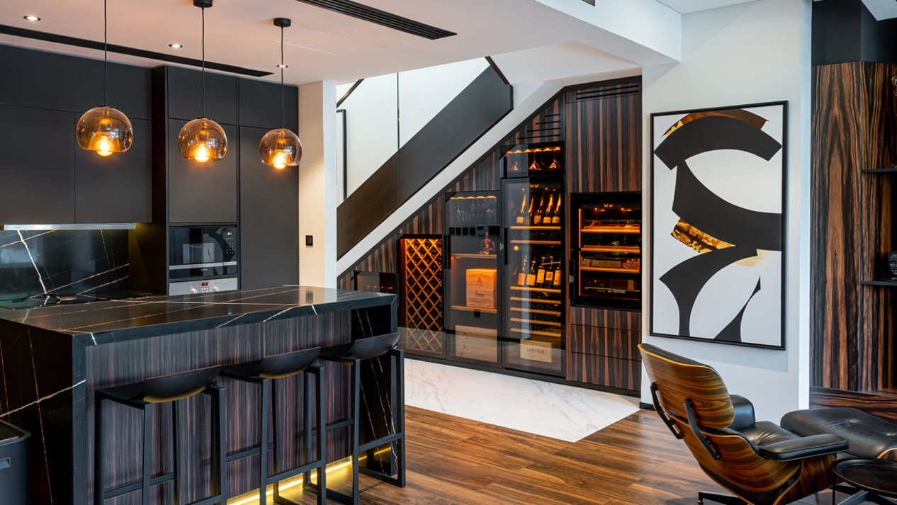 Die klimatisierten freistehenden Weinklimaschränke von EuroCave können eingebaut werden, um eine Weinwand zu schaffen, wenn Sie einige Empfehlungen befolgen.