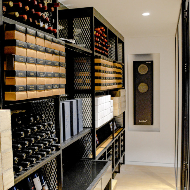 Créez une pièce à vin climatisée parfaite adaptée à la garde de vos bouteilles de vin qui respecte les conditions idéales de conservation et de vieillissement du vin.