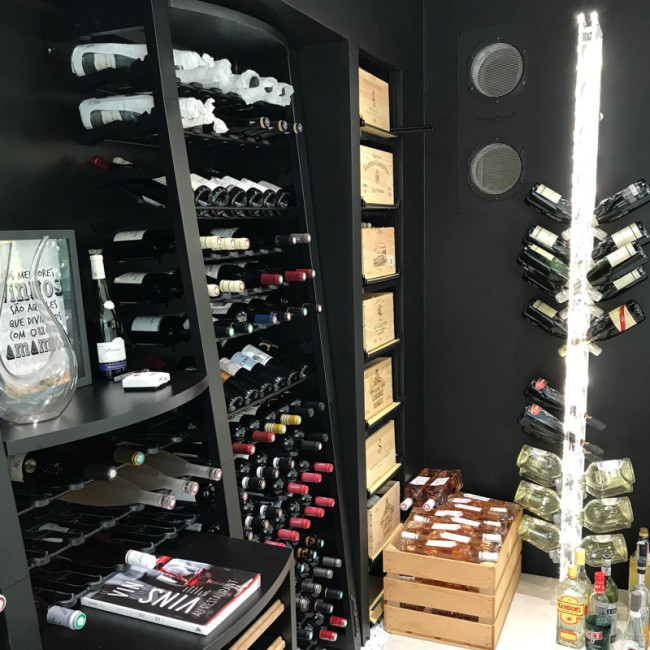 Monoblock-Kellerklimagerät, das sich an alle Installationen anpasst – Außen- oder Inneninstallation im Raum – Luftabführung auf der Seite Ihrer Wahl beim Kauf.