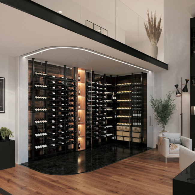 Rangement vin en métal avec bouteilles suspendues. Agencement de cave haut de gamme. Fixation plafond ou au mur. Éclairage en option. Plusieurs façons de présenter ses vins.