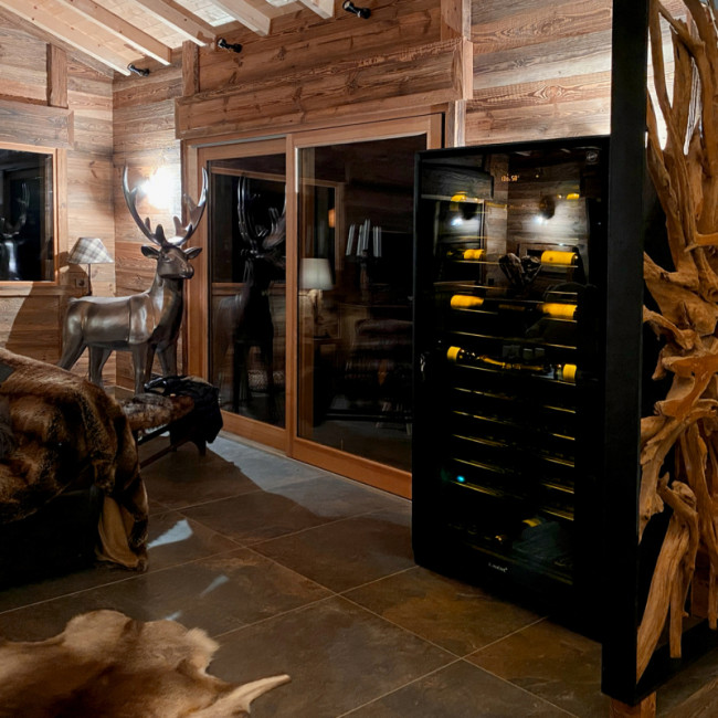 Sublimer vos vins grâce à cette cave à vin au design d'exception qui apporte de la personnalité à votre salle de réception de restaurant, d'hôtel de luxe et pourra inspirer des ventes additionnelles.