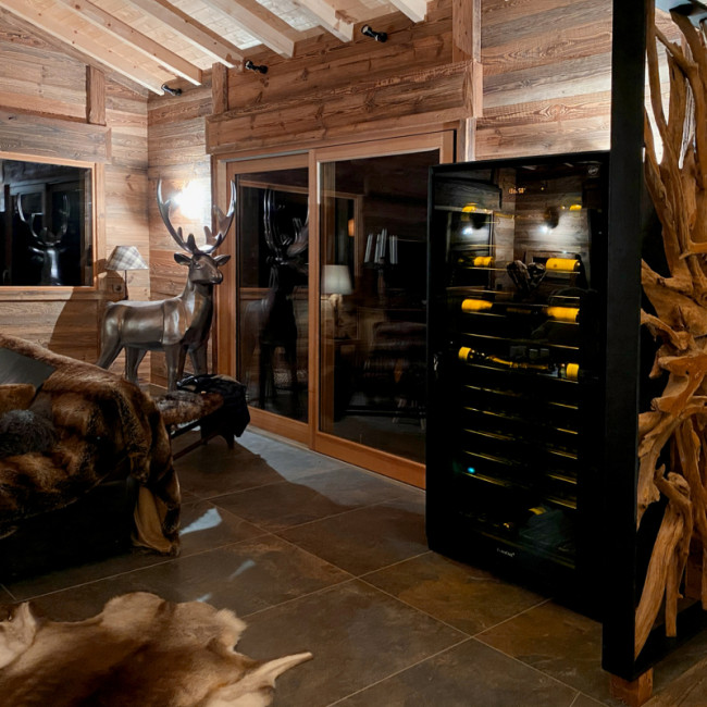 Enhance your wines with this exceptional design wine cooler which brings personality to your restaurant or luxury hotel reception room and can inspire additional sales.