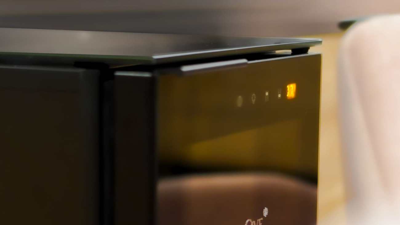 Where can I find the serial number of my EuroCave product? (wine fridge, air conditioning, wine preservation machine and wine dispenser)