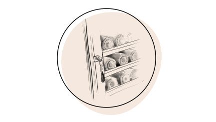 Go behind the scenes of the wine cellars of restaurants or wine bars, whether they are prestigious and world-famous, or more confidential but which have in common an original wine list which marks the identity of their establishment.