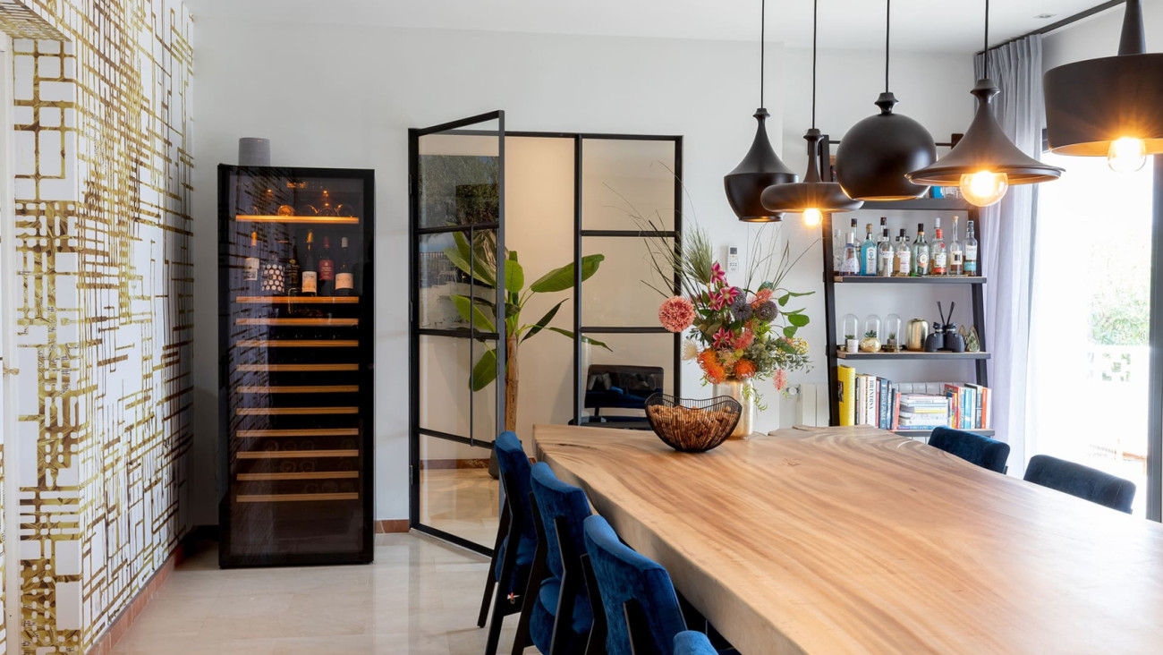 A EuroCave electronic wine cellar is the best place to age wine in a flat or in our modern homes, because it reproduces the essential conditions found in a natural cellar.