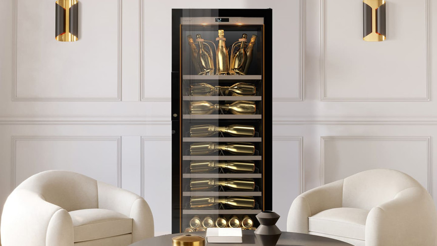 La cave à champagne EuroCave crée les conditions parfaites pour amener vos champagnes à température de service et présenter vos précieux flacons.