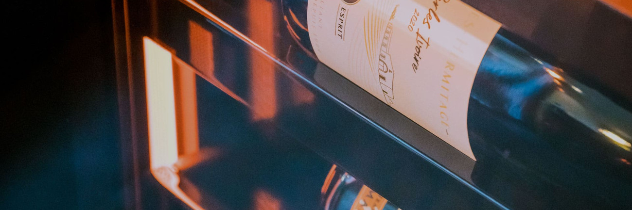 Everything you need to know about humidity in a wine cellar or in a wine fridge.