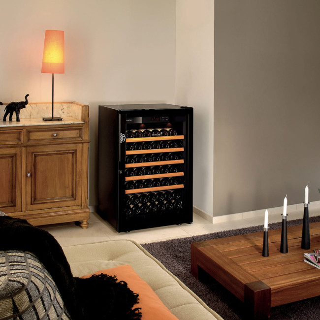 Petite cave multi-températures - un gradient de température permet un échelonnement de la température du froid au chaud pour s'approcher au plus près de la température de service de chaque vin.