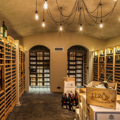Design of a wine cellar with solid oak shelving units from the EuroCave Modulothèque collection.